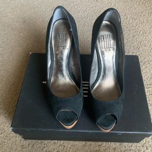 Women’s pump by Pelle Moda